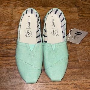 NWT Toms mint green